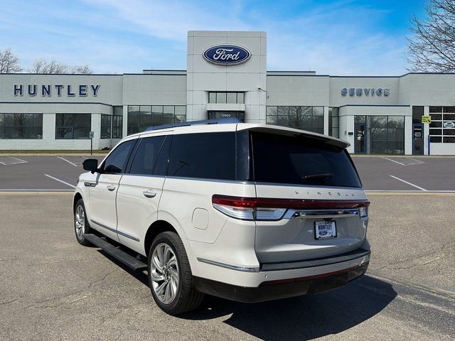 Used 2022 Lincoln Navigator Reserve image 6
