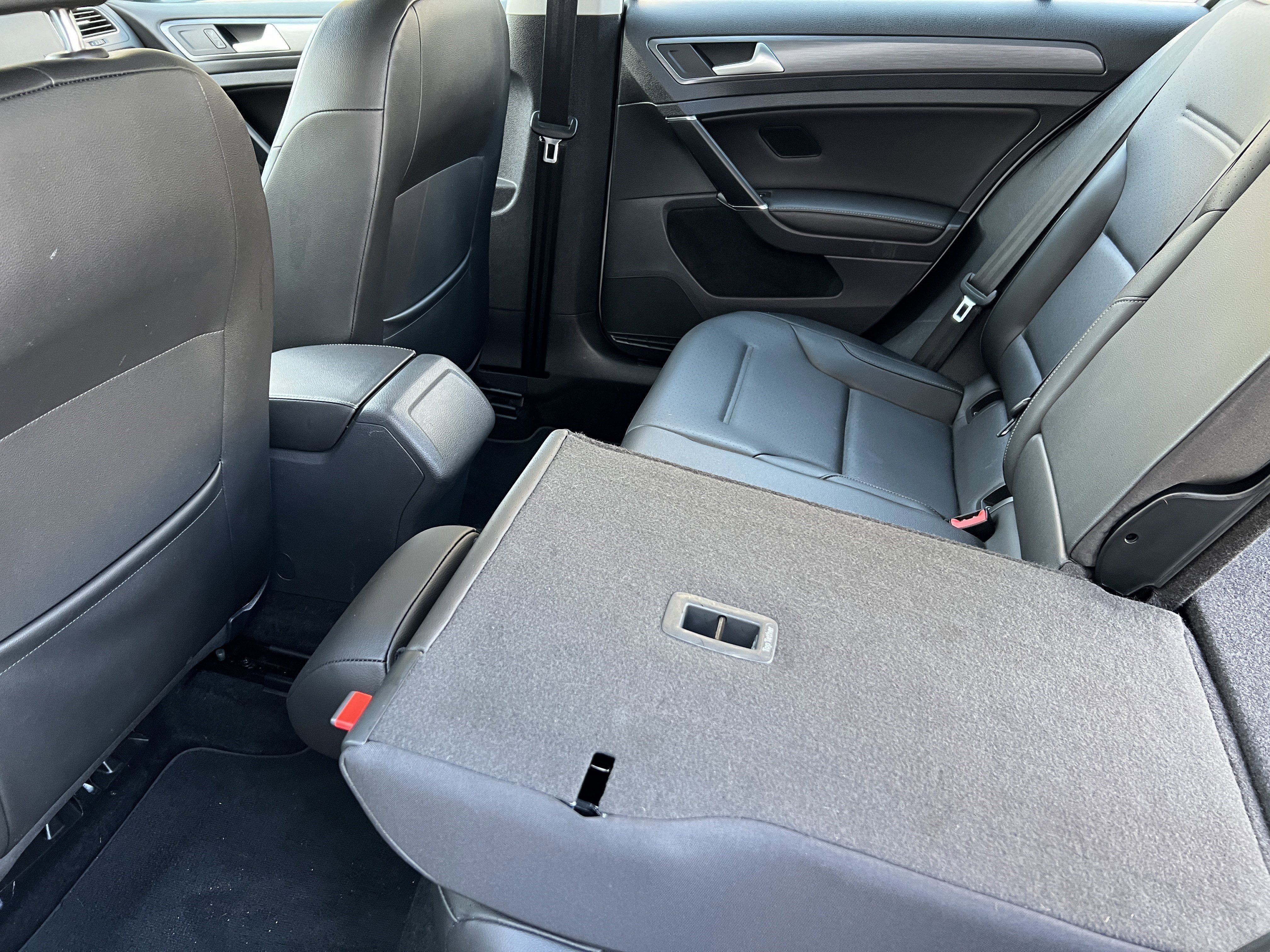 Used 2021 Volkswagen Golf 4-Door image 16