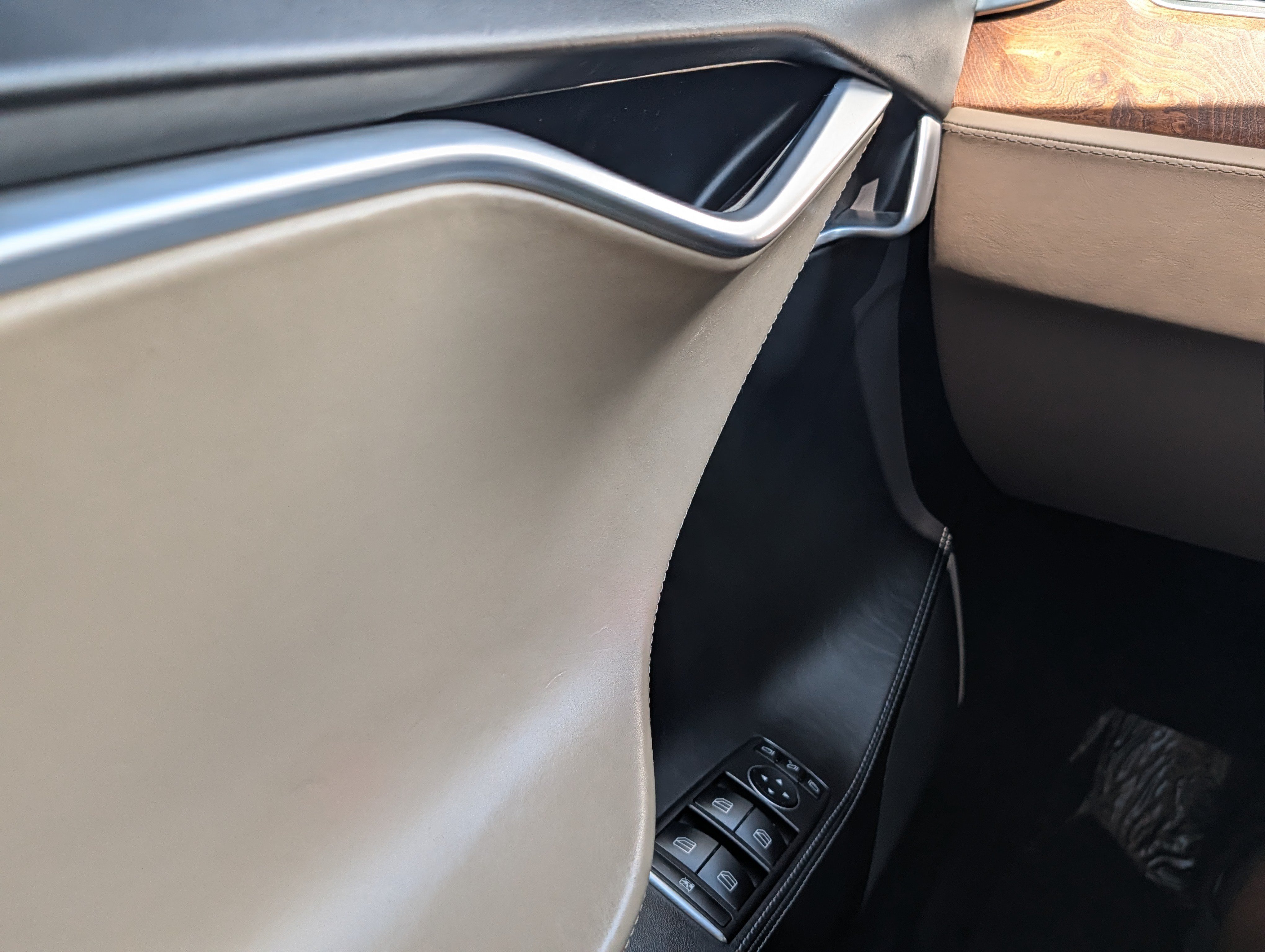 Used 2017 Tesla Model S 60 RWD image 23