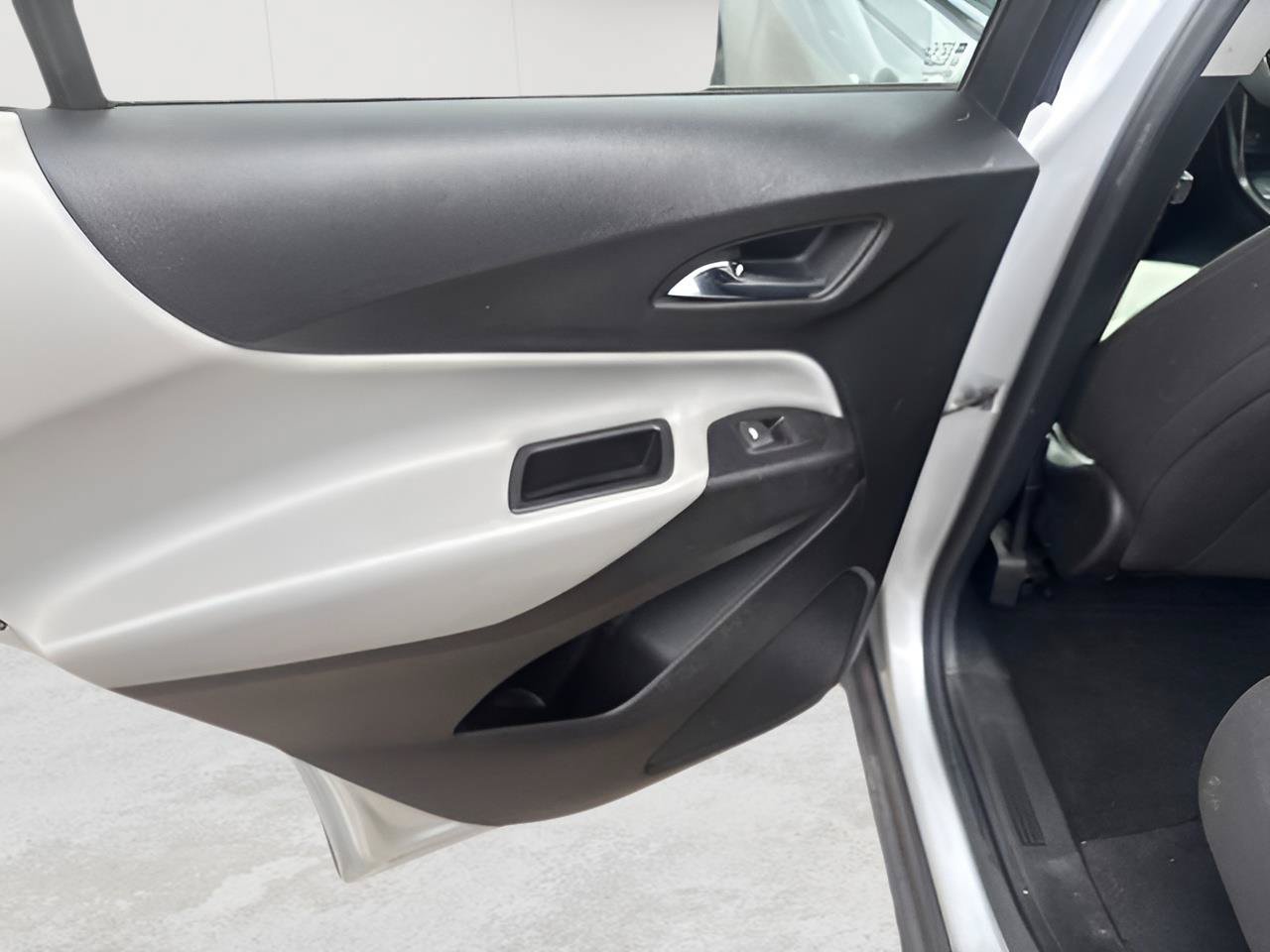Used 2019 Chevrolet Equinox LT FWD image 26