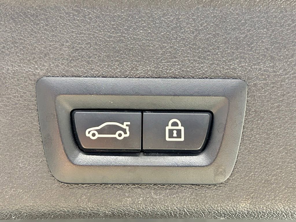 Used 2020 BMW X6 xDrive40i w/ Convenience Package image 16