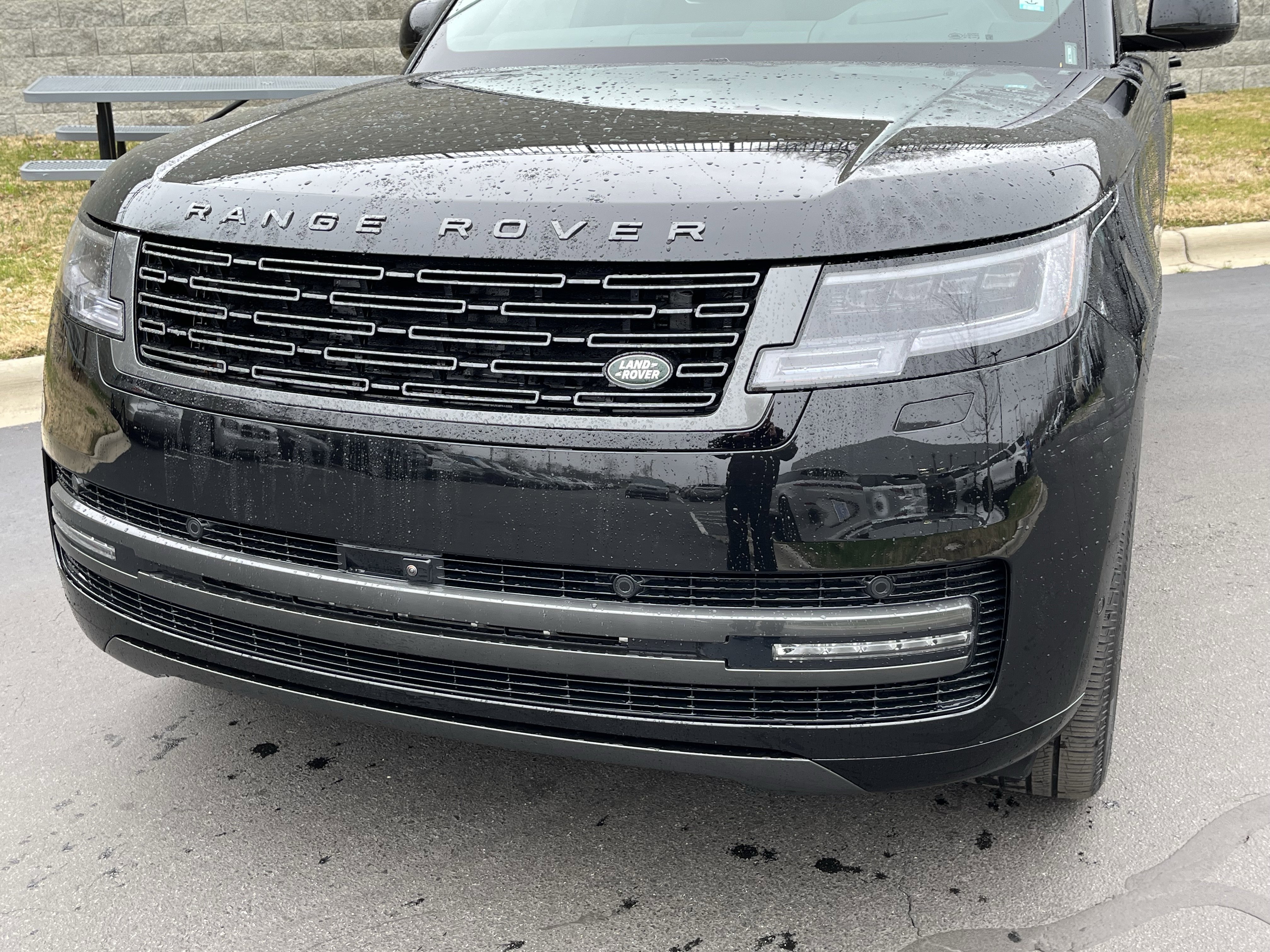 Certified 2025 Land Rover Range Rover SE image 11