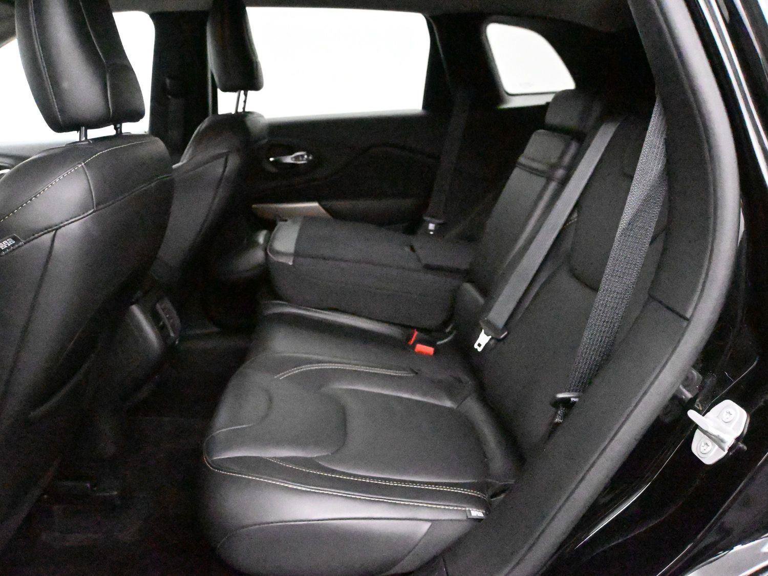 Used 2018 Jeep Cherokee Limited AWD/4WD image 9