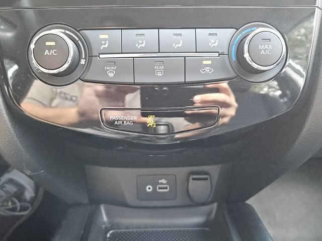Used 2019 Nissan Rogue Sport S w/ Appearance Package AWD/4WD image 19