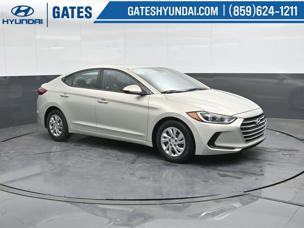 Used 2017 Hyundai Elantra SE w/ Cargo Package image 4