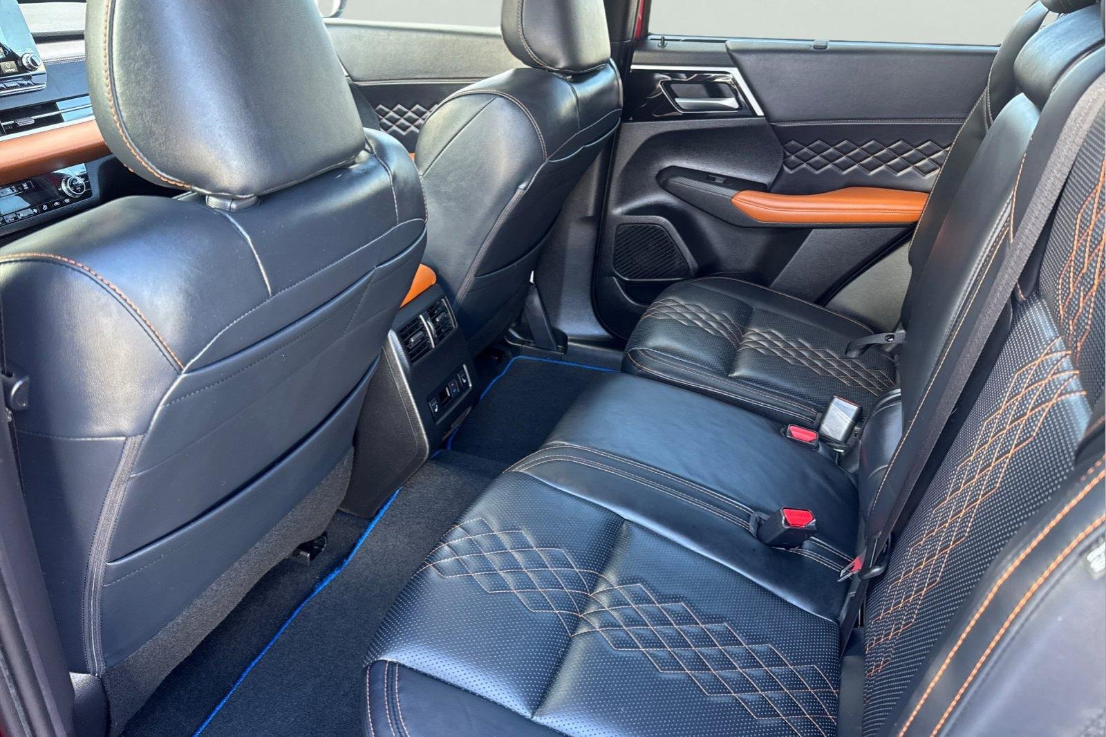 Used 2025 Mitsubishi Outlander SEL Black Edition image 5