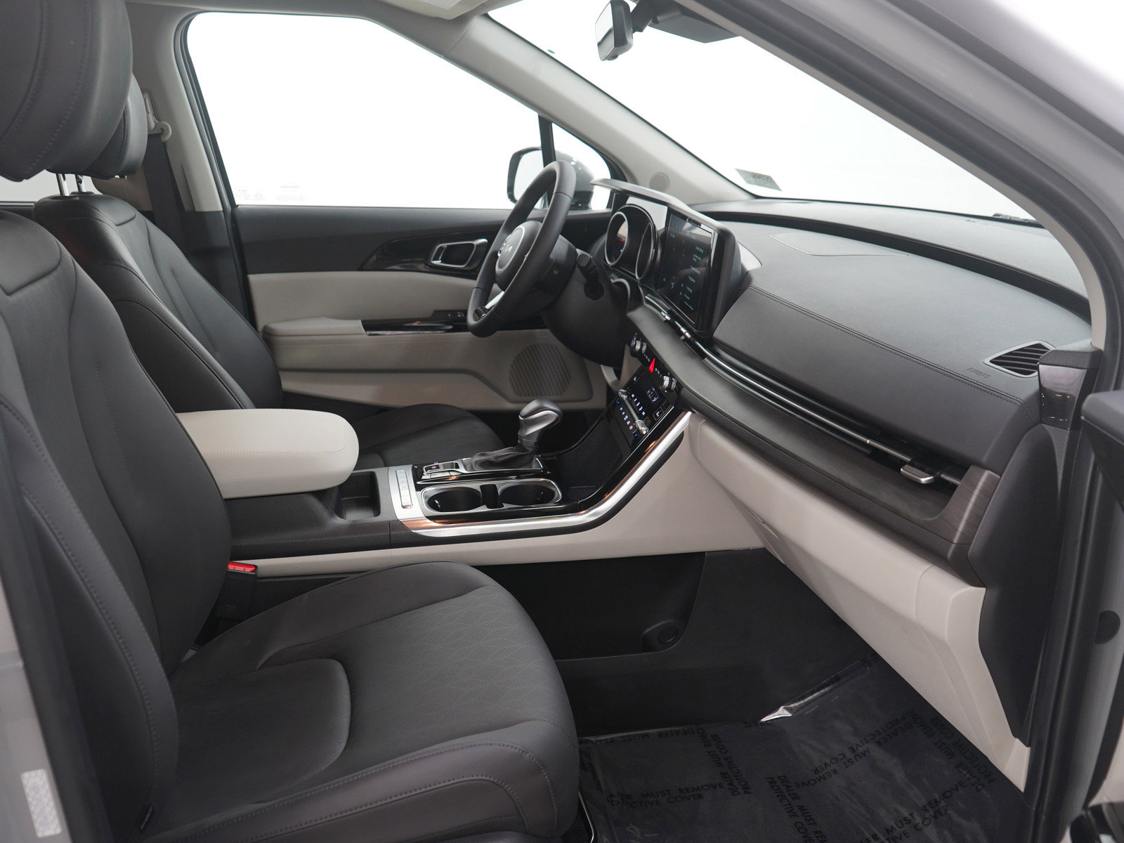 Used 2024 Kia Carnival EX image 13