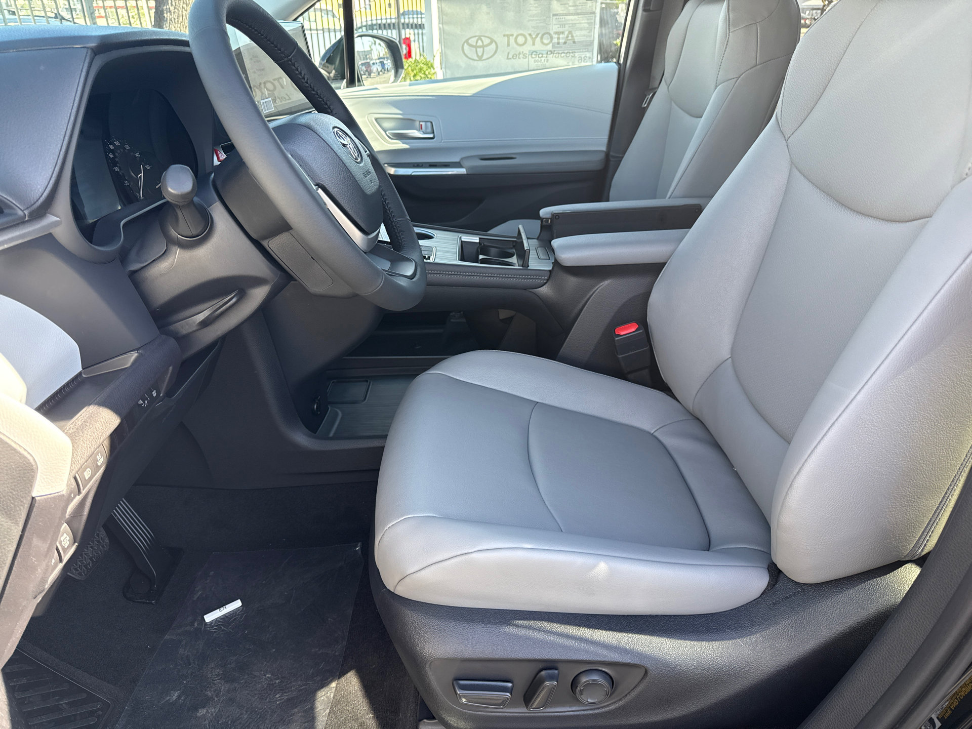 New 2026 Toyota Sienna XLE image 26