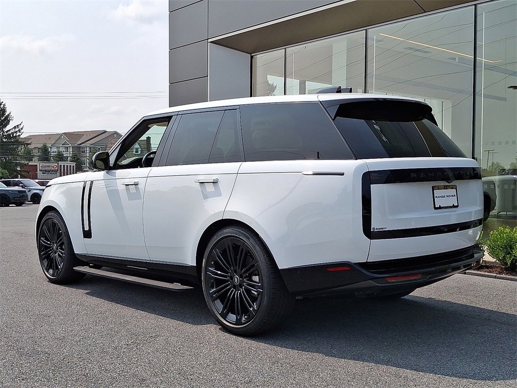 New 2025 Land Rover Range Rover SE image 4
