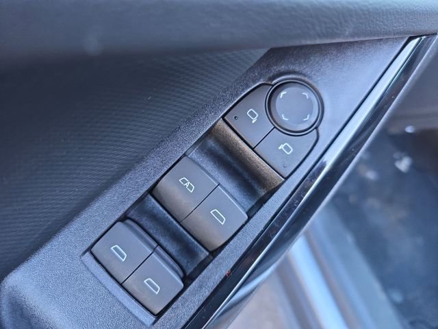 Used 2025 Chevrolet Equinox LT w/ Convenience Package II image 11