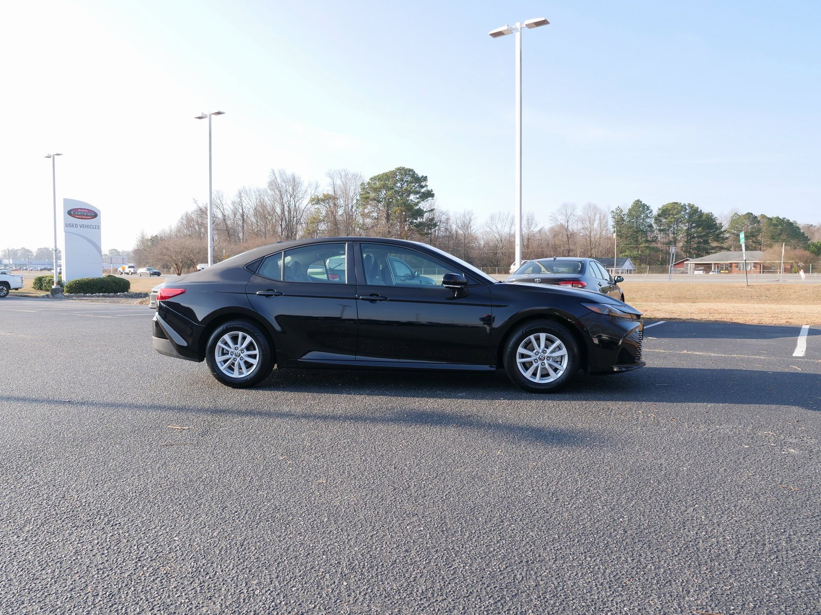 Used 2025 Toyota Camry LE image 3