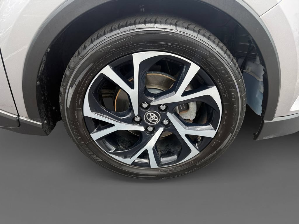 Used 2018 Toyota C-HR XLE FWD image 15