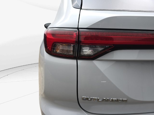 Used 2024 Mitsubishi Outlander 4WD Plug-In Hybrid image 35