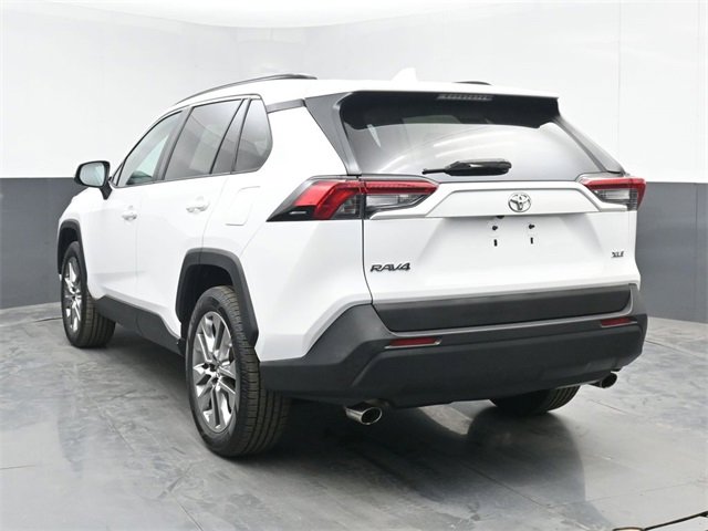 Used 2019 Toyota RAV4 XLE Premium image 7