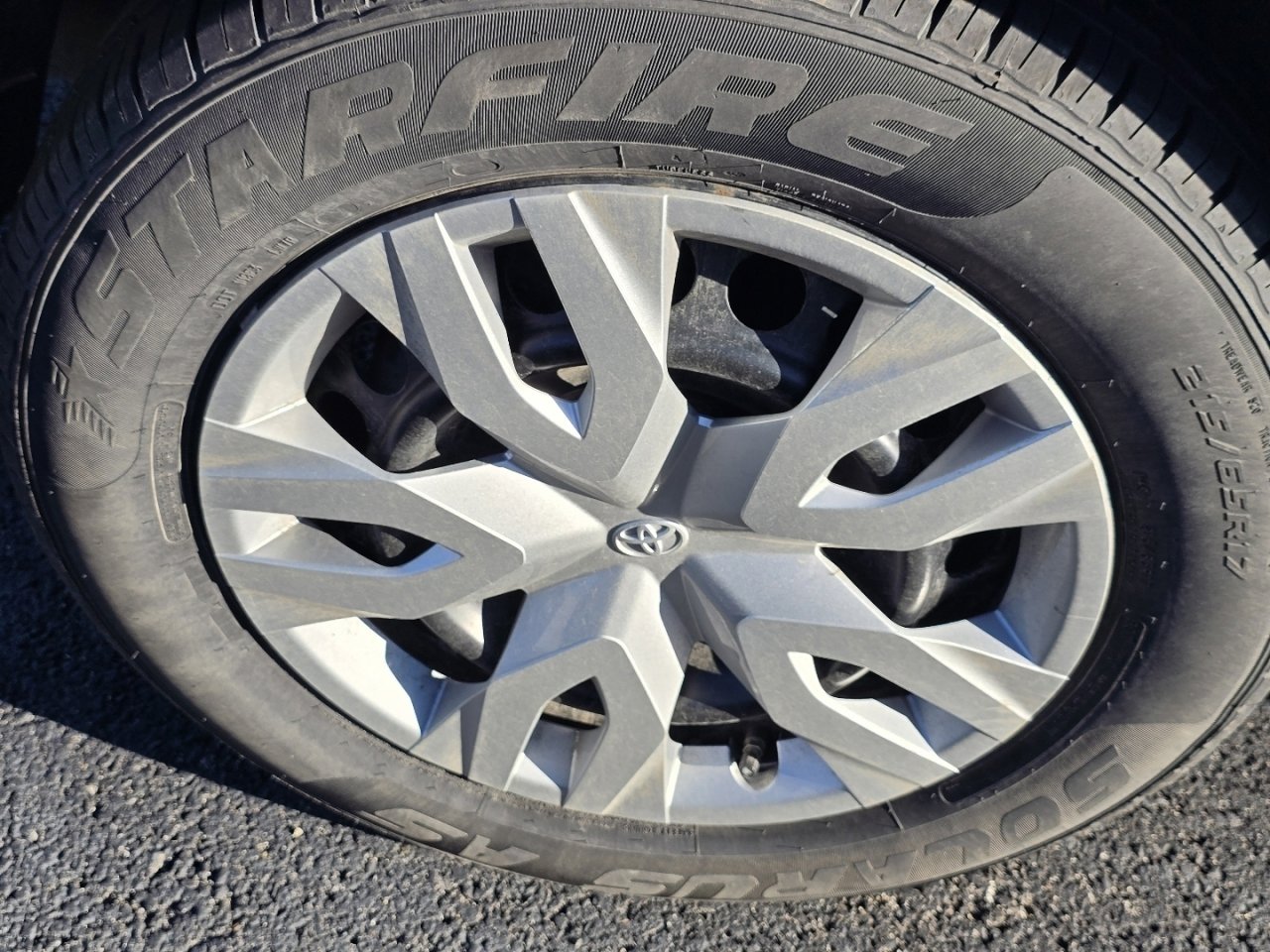 Used 2023 Toyota Corolla Cross L image 10