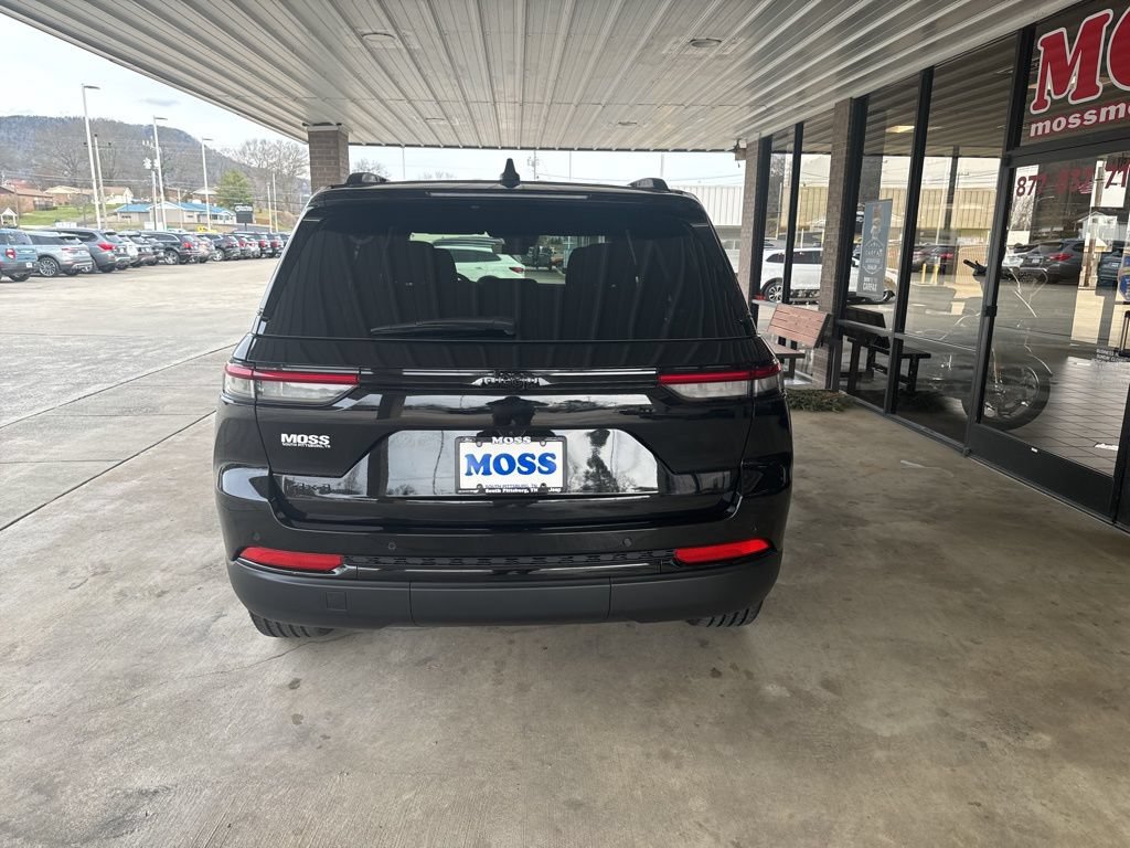 New 2025 Jeep Grand Cherokee 4WD image 5