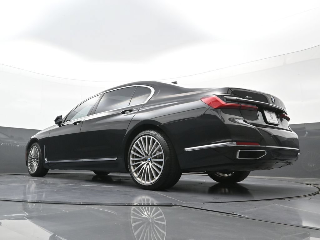 Used 2022 BMW 750i xDrive w/ Autobahn Package AWD/4WD image 26