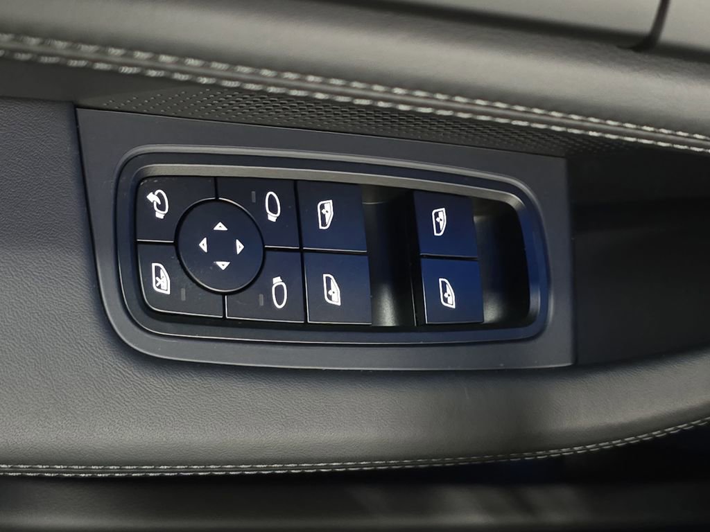 New 2026 Porsche Taycan image 21