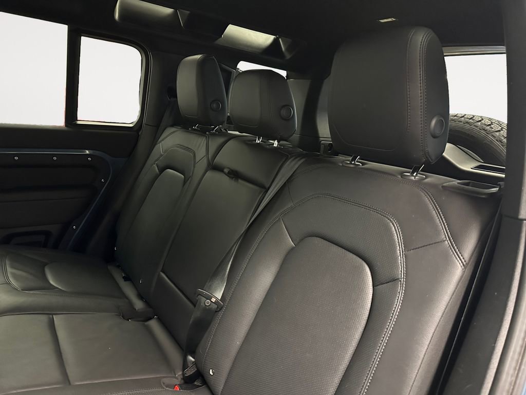 Used 2024 Land Rover Defender 110 S image 13