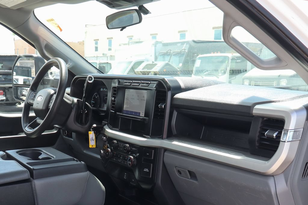 Used 2023 Ford F550 2WD Regular Cab Super Duty image 45