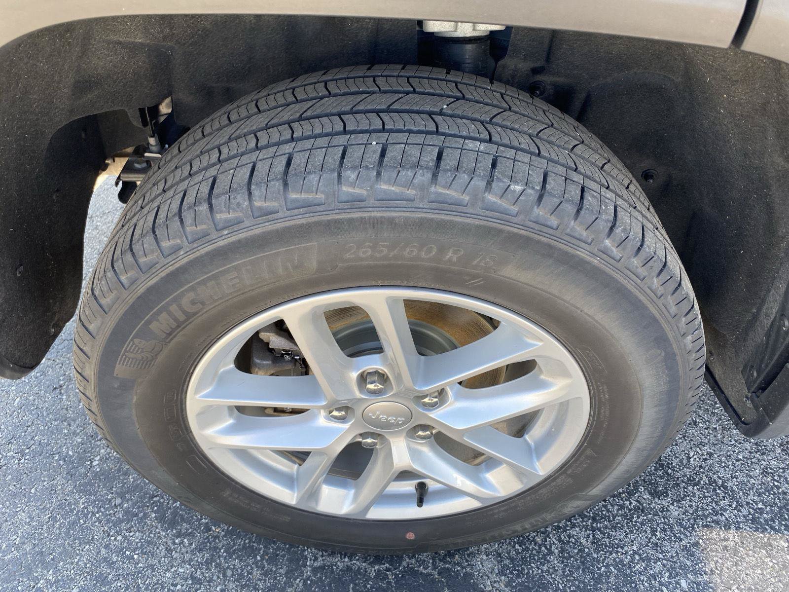 Used 2023 Jeep Grand Cherokee Laredo AWD/4WD image 42