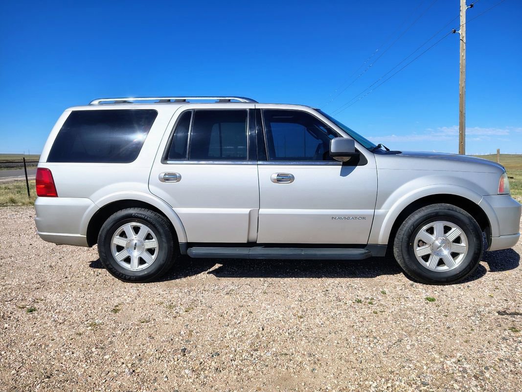 Used 2006 Lincoln Navigator Luxury AWD/4WD image 6