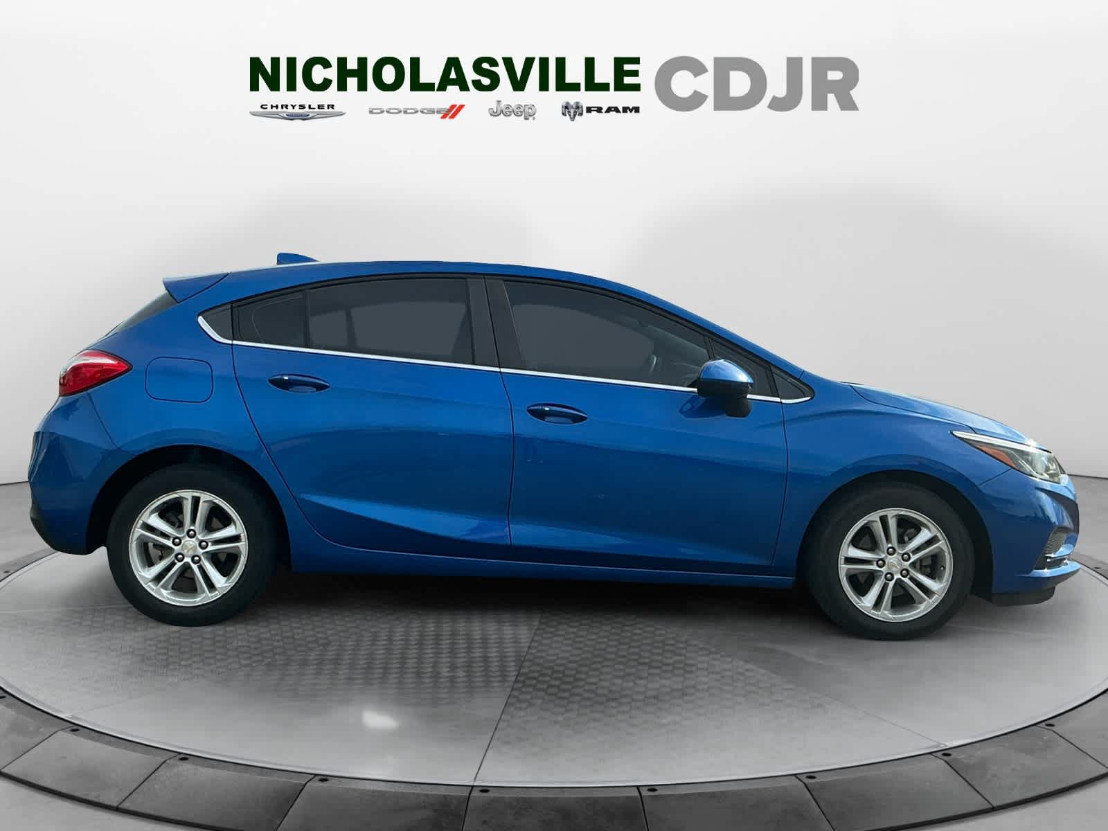 Used 2018 Chevrolet Cruze LT w/ Convenience Package FWD image 3