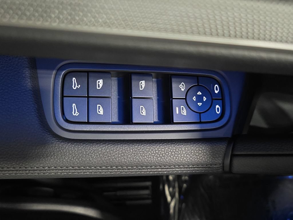 Certified 2025 Porsche Cayenne AWD/4WD image 21