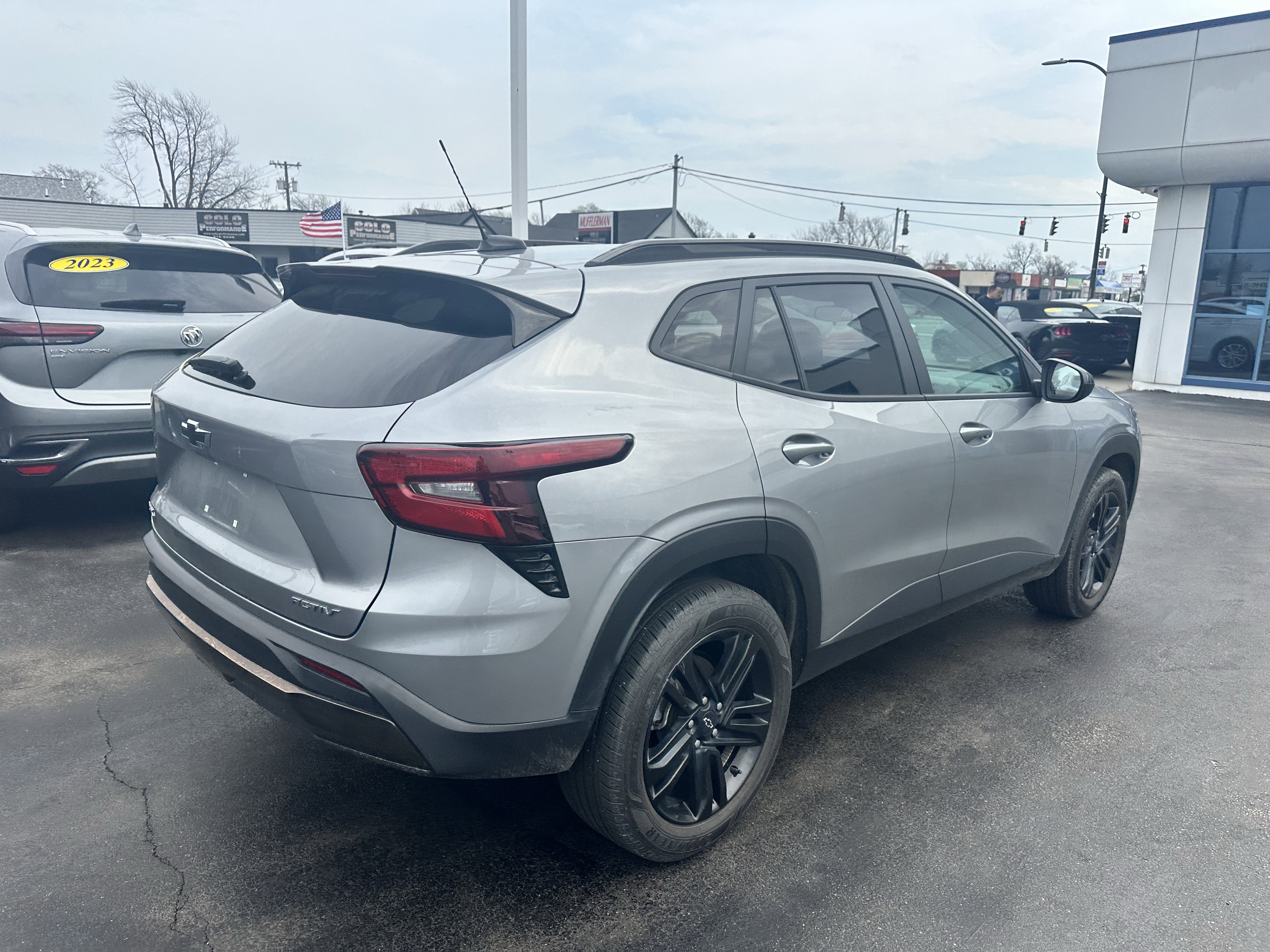 Used 2024 Chevrolet Trax ACTIV w/ Sunroof Package image 8