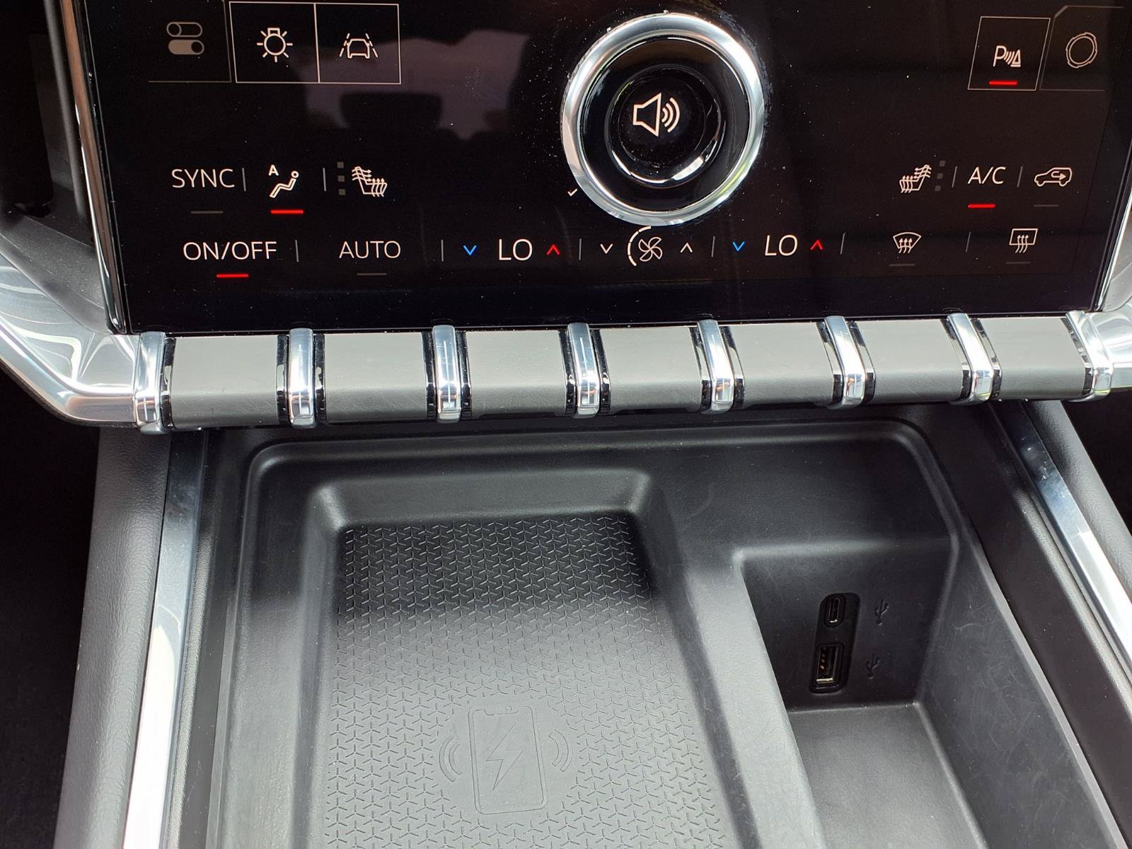 Used 2025 GMC Acadia Elevation w/ Elevation Premium Package FWD image 10