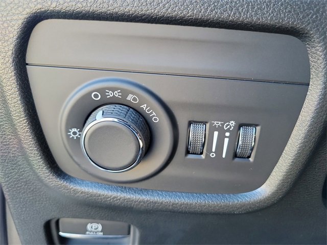 New 2025 Jeep Grand Cherokee Altitude image 18