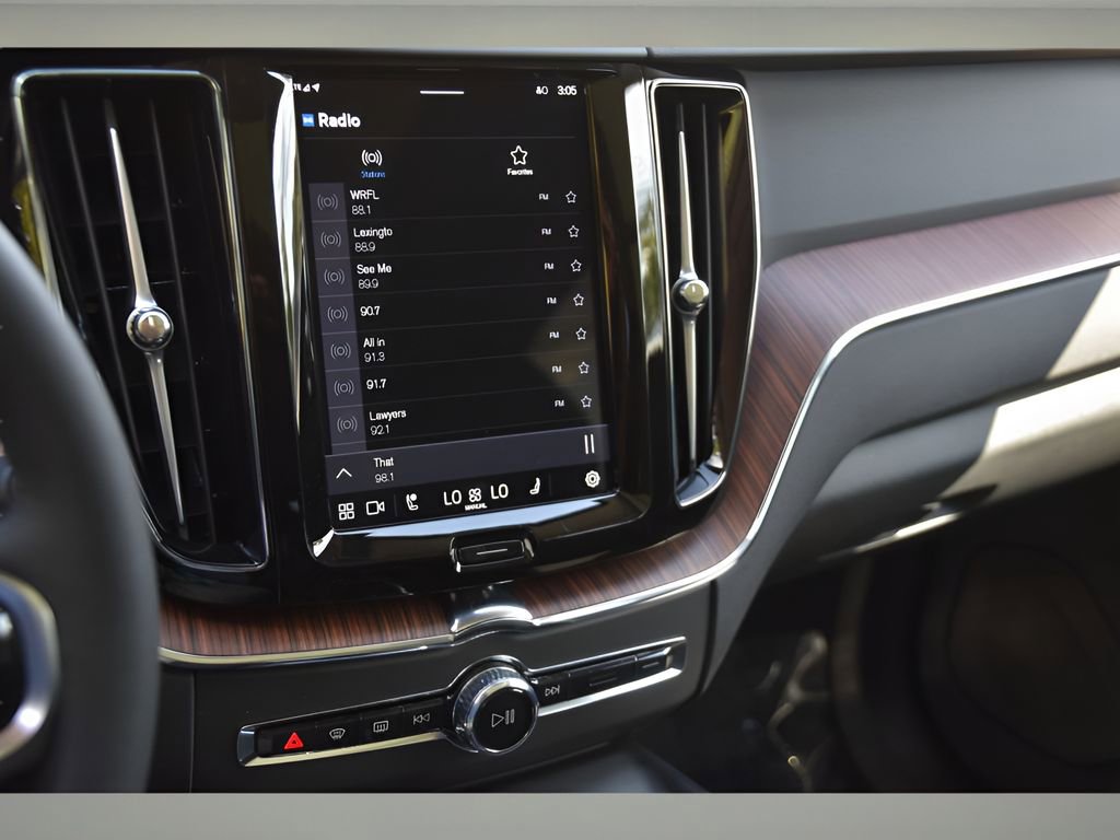 Certified 2024 Volvo XC60 T8 Plus w/ Protection Package Premier AWD/4WD image 20