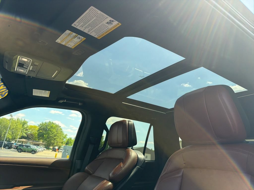 Used 2025 Lincoln Navigator Reserve AWD/4WD image 13