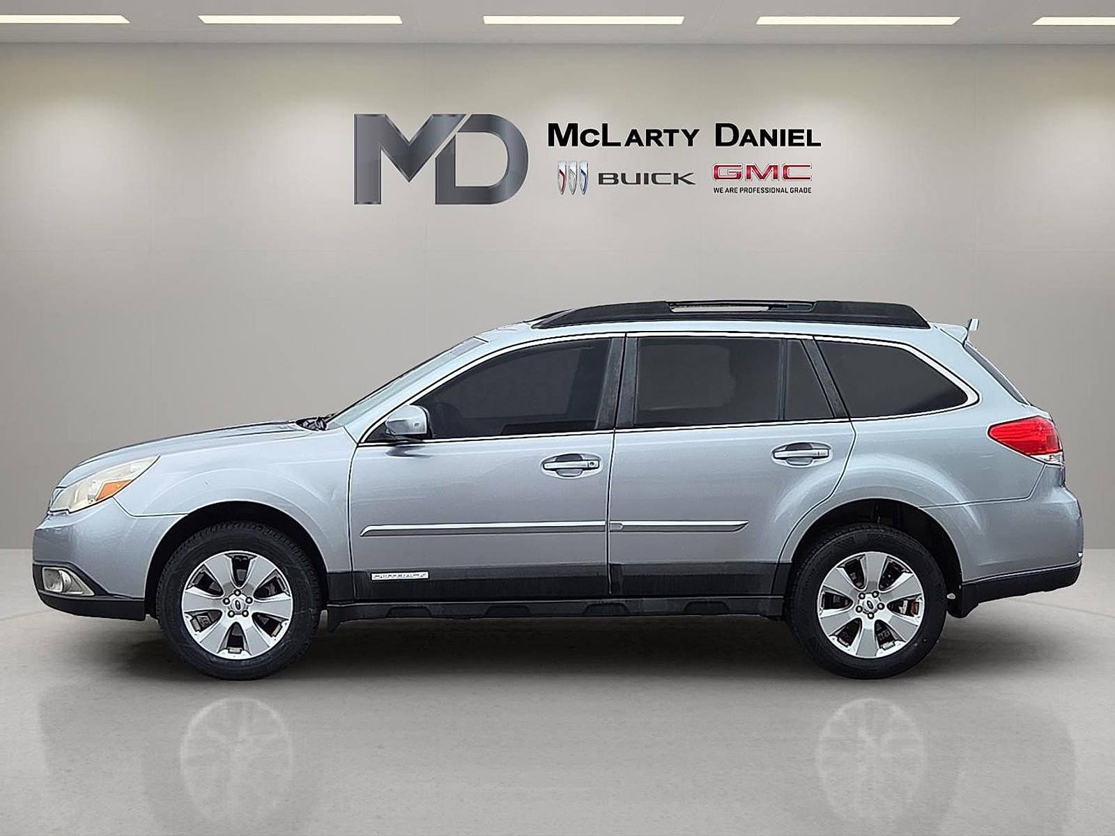 Used 2012 Subaru Outback 2.5i Limited w/ Moonroof Pkg image 3