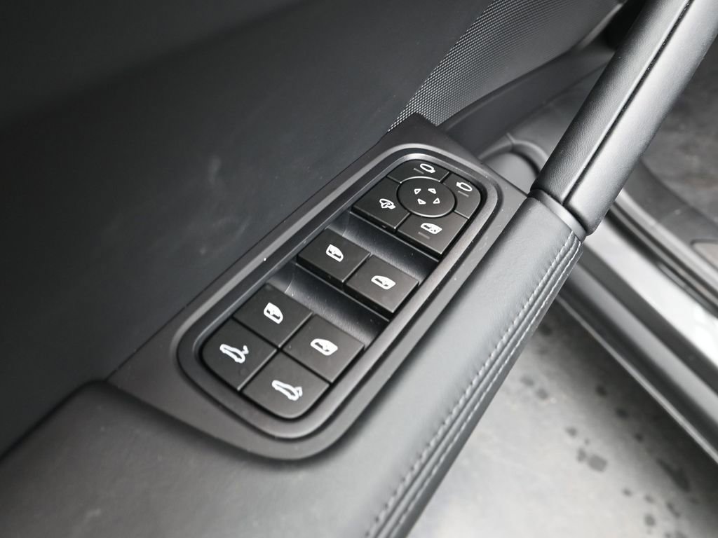 Certified 2025 Porsche Cayenne GTS image 9