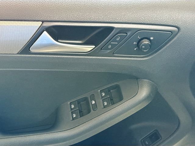 Used 2018 Volkswagen Jetta SE FWD image 17
