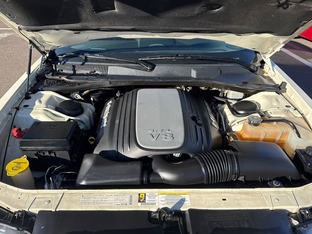 Used 2010 Chrysler 300 C w/ Luxury Group II image 9