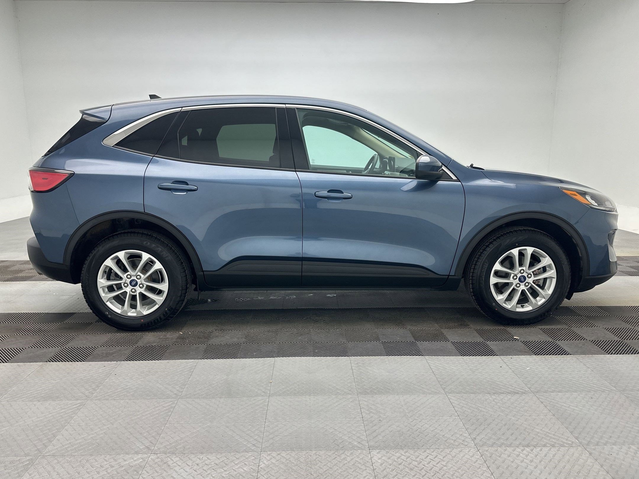 Used 2020 Ford Escape SE image 8