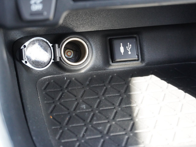 Used 2019 Toyota RAV4 XLE Premium FWD image 39