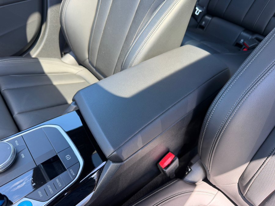 Used 2022 BMW i4 eDrive40 w/ Premium Package RWD image 33