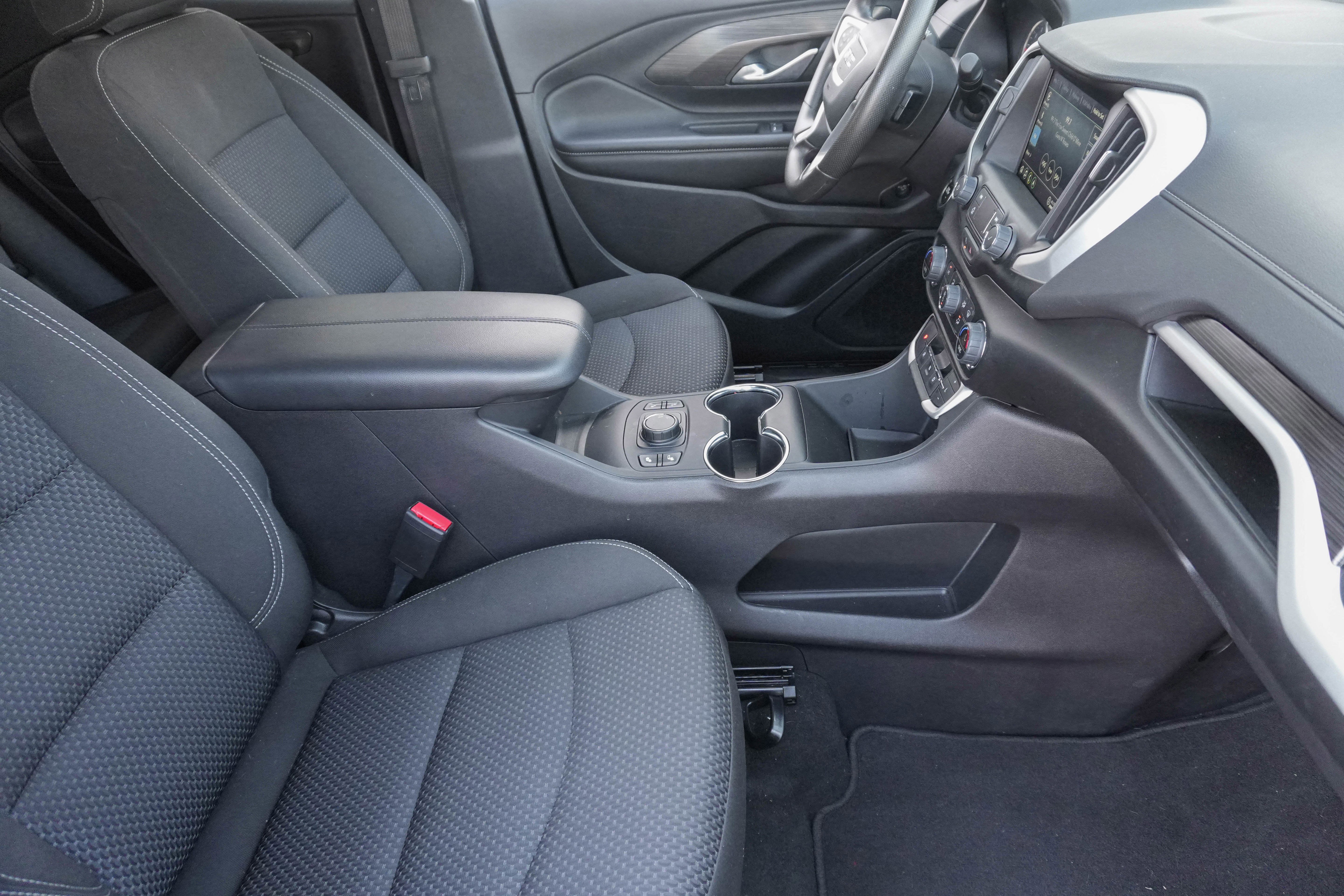 Used 2024 GMC Terrain SLE w/ Driver Convenience Package FWD image 11