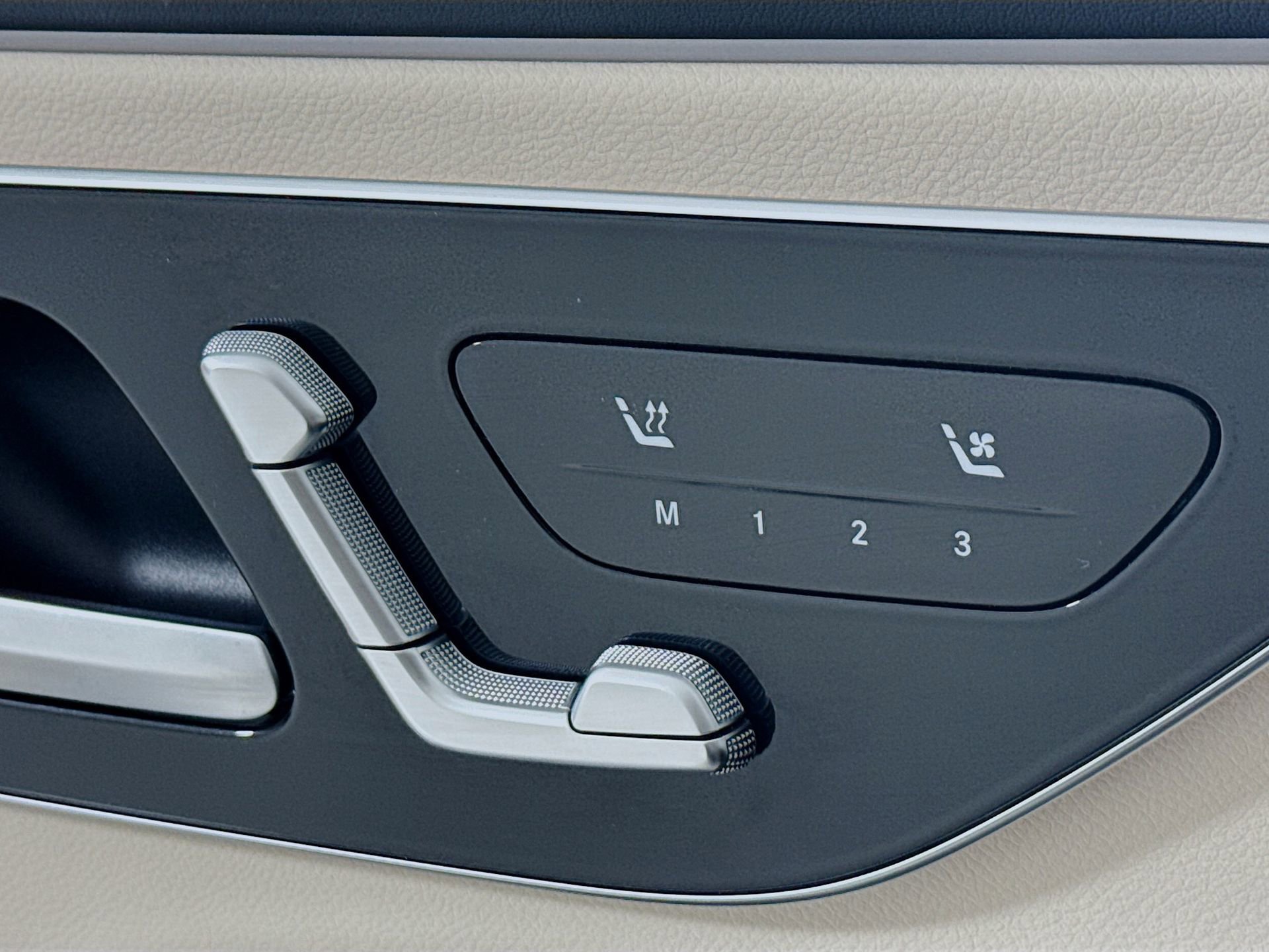 Used 2024 Mercedes-Benz E 350 4MATIC Sedan image 22