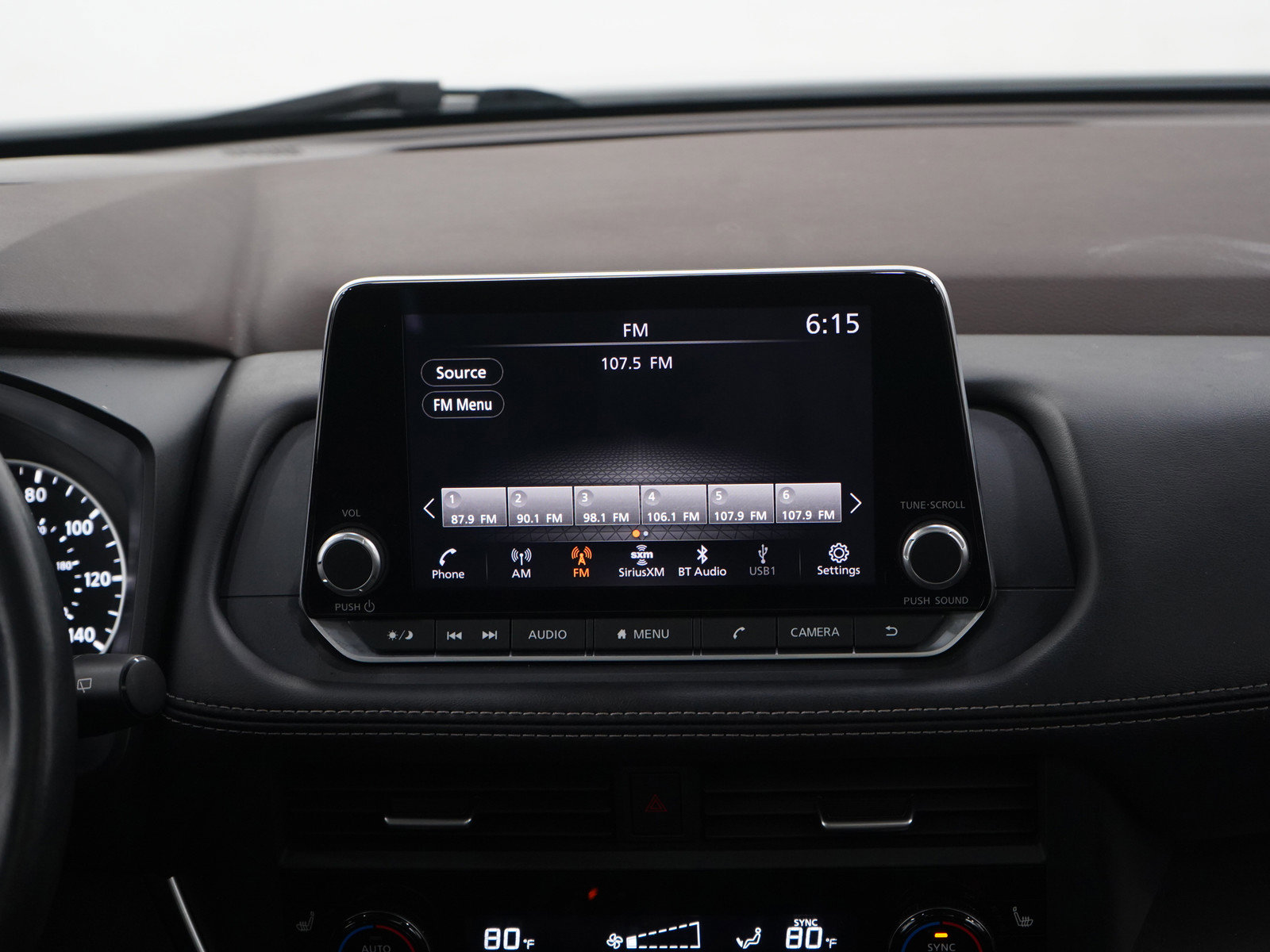 Used 2023 Nissan Rogue SV w/ SV Premium B Package image 15