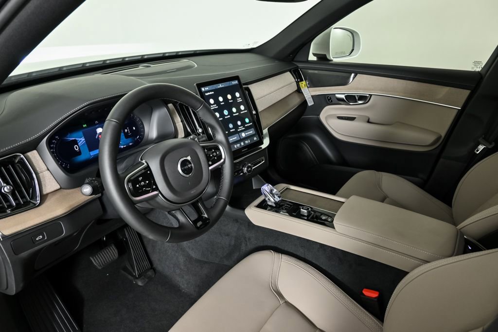 New 2026 Volvo XC90 B6 Plus w/ Protection Package Premier image 4