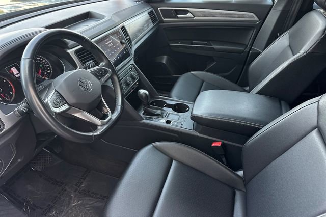 Used 2020 Volkswagen Atlas Cross Sport SE w/ Towing Package image 11