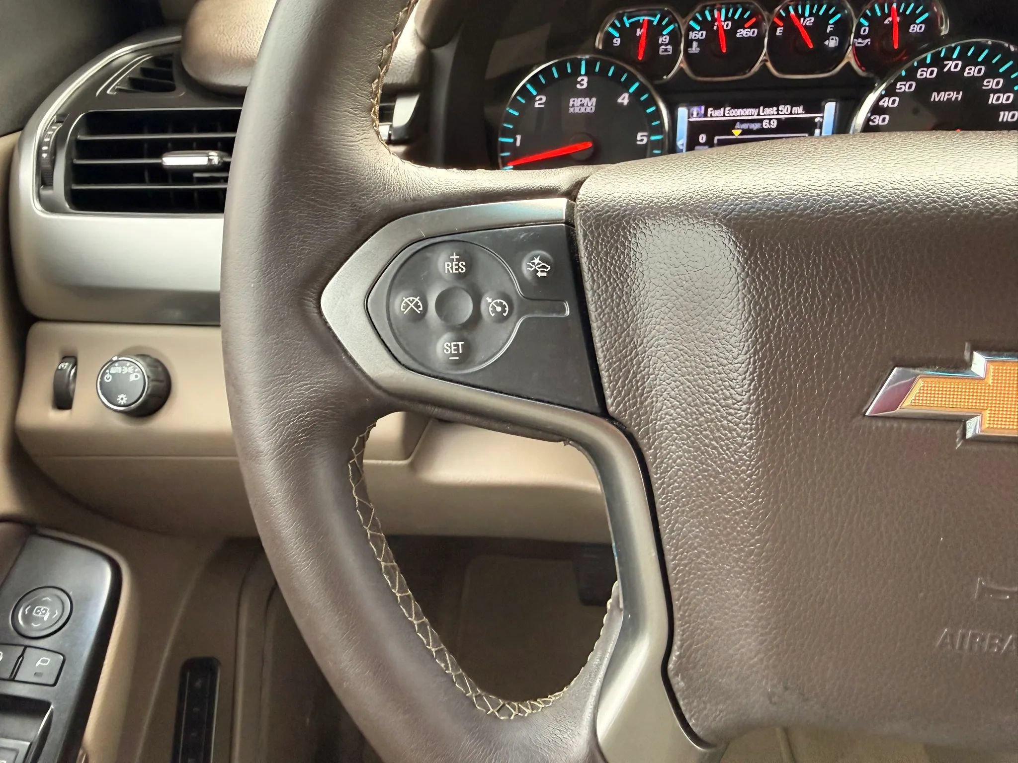 Used 2018 Chevrolet Suburban LT RWD image 17