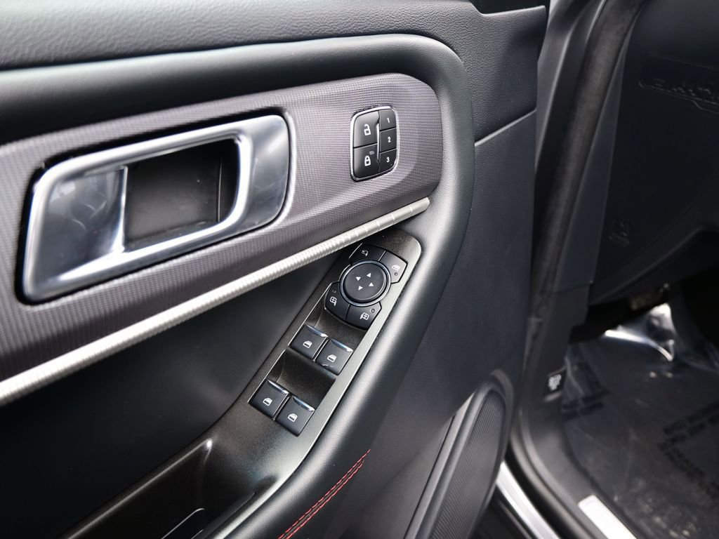 Used 2025 Ford Explorer ST-Line w/ Premium Package image 10