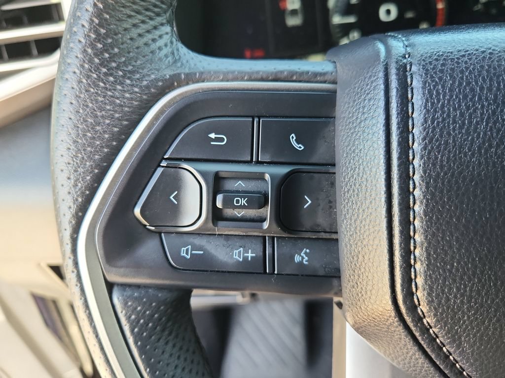Used 2025 Toyota Tundra Limited AWD/4WD image 21