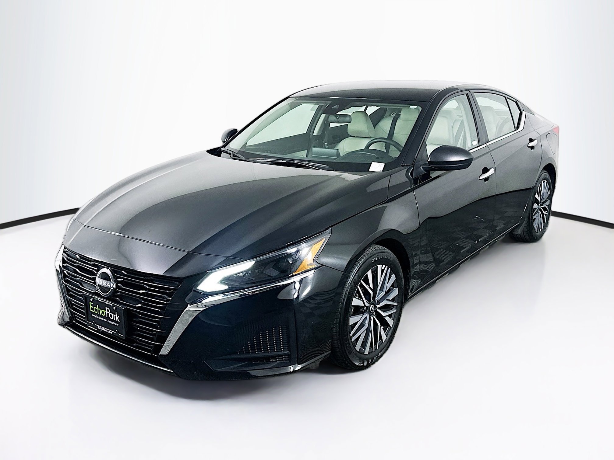 Used 2025 Nissan Altima 2.5 SV image 3