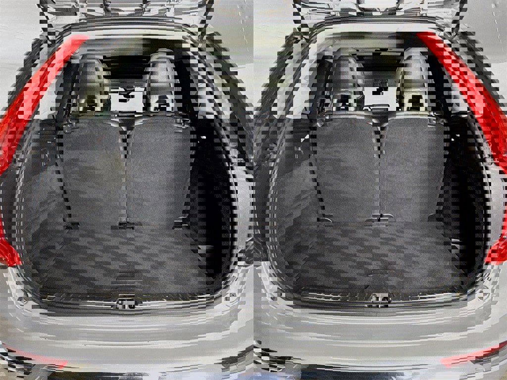 Certified 2025 Volvo XC90 B5 Core image 27